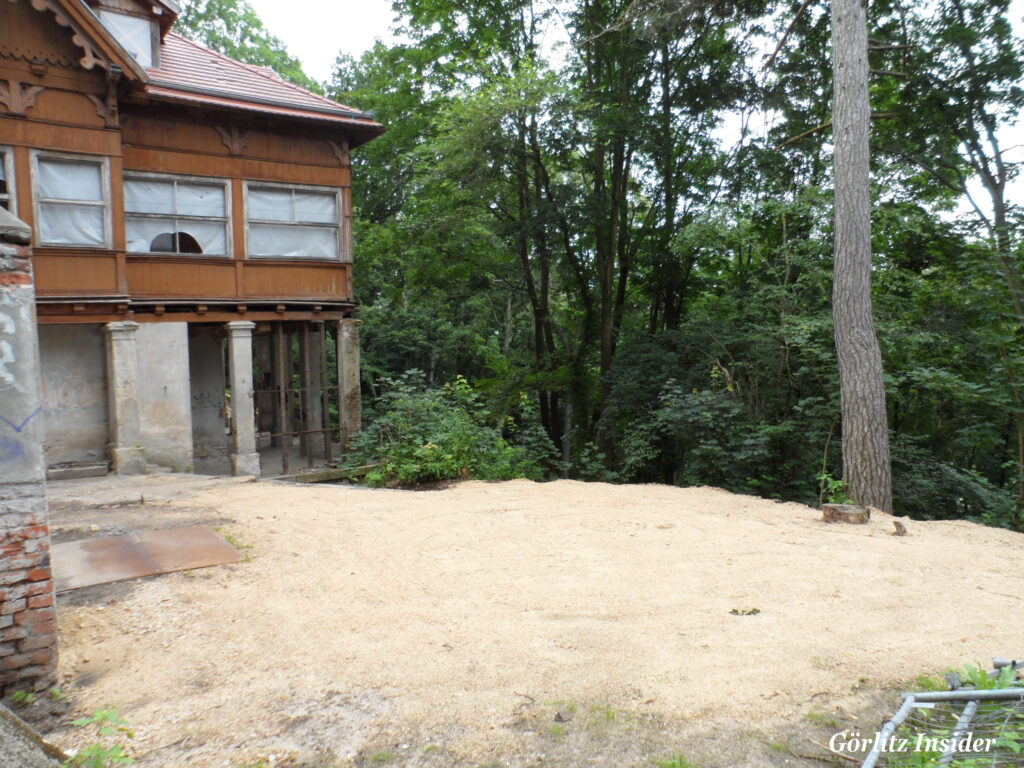 Weinberghaus-22.7.2021-Aussengelaende-1