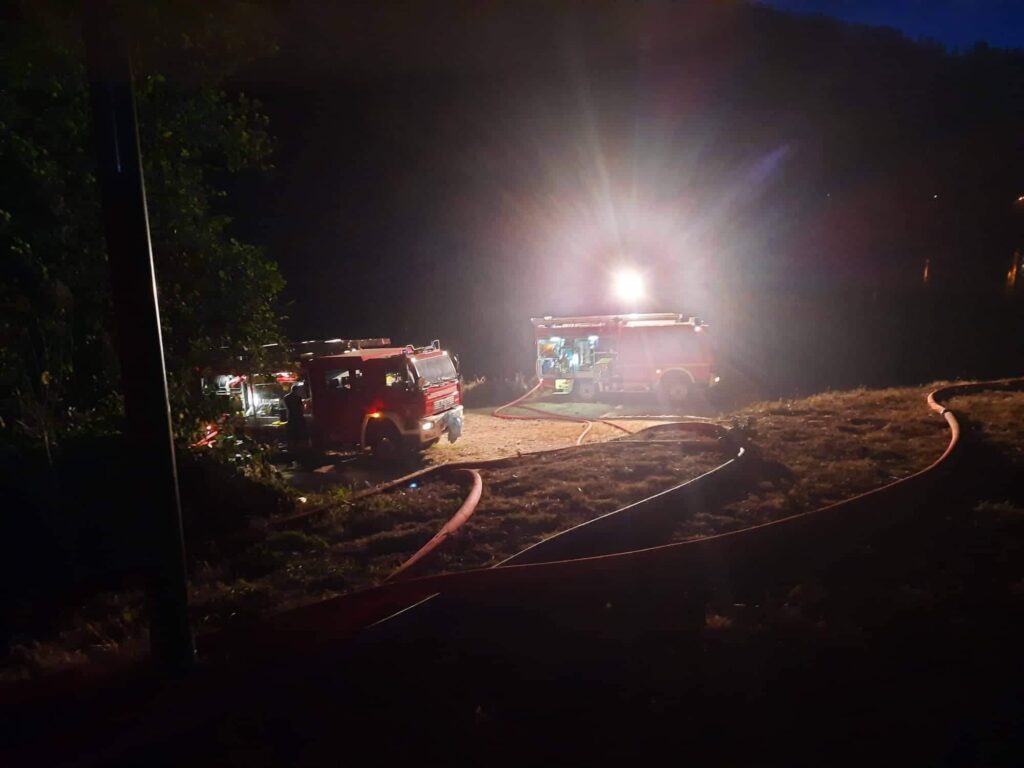 Goerlitzer-Feuerwehr-in-Bad-Schandau-Waldbrand-2.8.2022