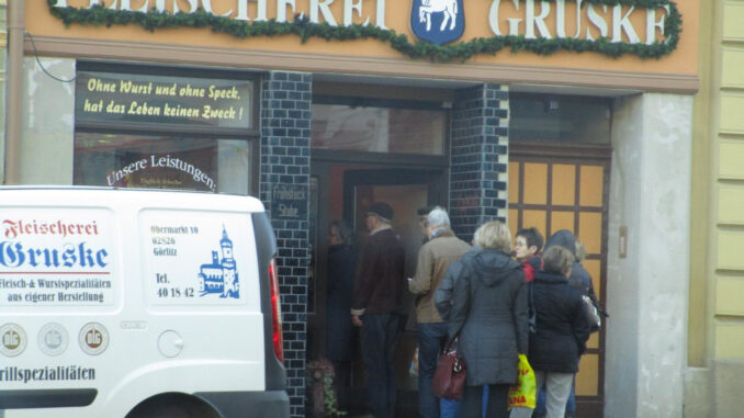 Anstehen Weihnachtsbratwurst Fleischerei Gruske Görlitz